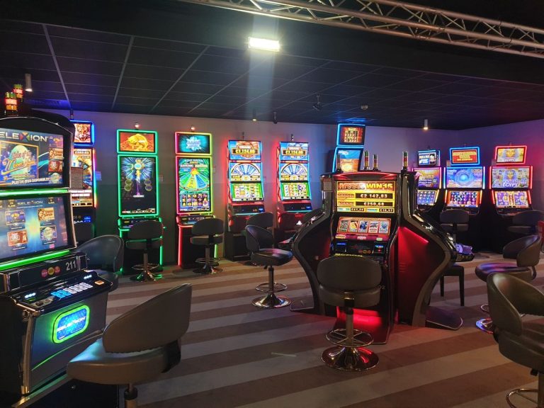 Découverte des Jeux Traditionnels Proposés au Casino de Roscoff